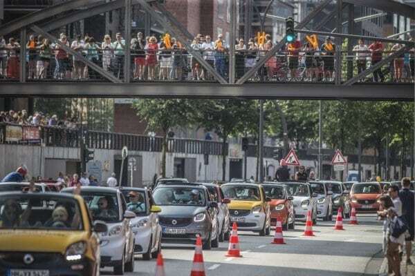 В Гамбурге состоялся рекордный парад компакт-каров Smart: фотофакт