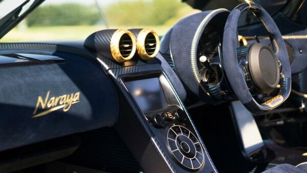 В золоте и бриллиантах: Koenigsegg подготовил спецверсию суперкара Agera RS. Фото