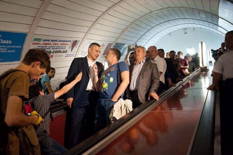 Ремонтировали целое лето: в Киеве заработали эскалаторы на станции "Вокзальная"