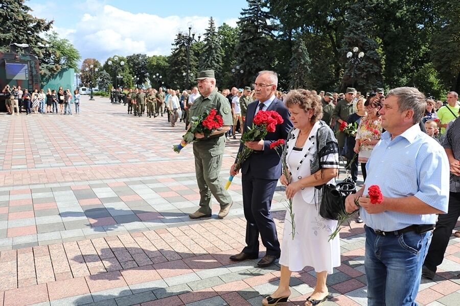 Рік по тому: під Радою вшанували пам'ять загиблих від вибуху гранати нацгвардійців