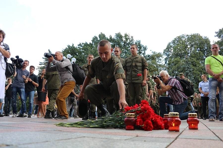 Год спустя: под Радой почтили память погибших от взрыва гранаты Нацгвардейцев