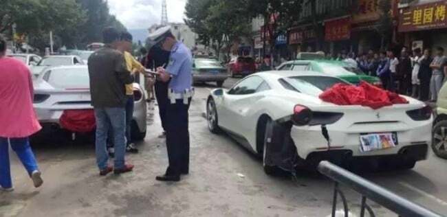 Хотели устроить гонки: в Китае суперкары Ferrari 488 GTB врезались друг в друга. Фото