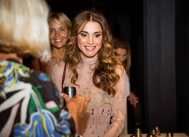 Королева Иордании вышла в свет в роскошном платье от Valentino