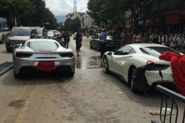Хотели устроить гонки: в Китае суперкары Ferrari 488 GTB врезались друг в друга. Фото
