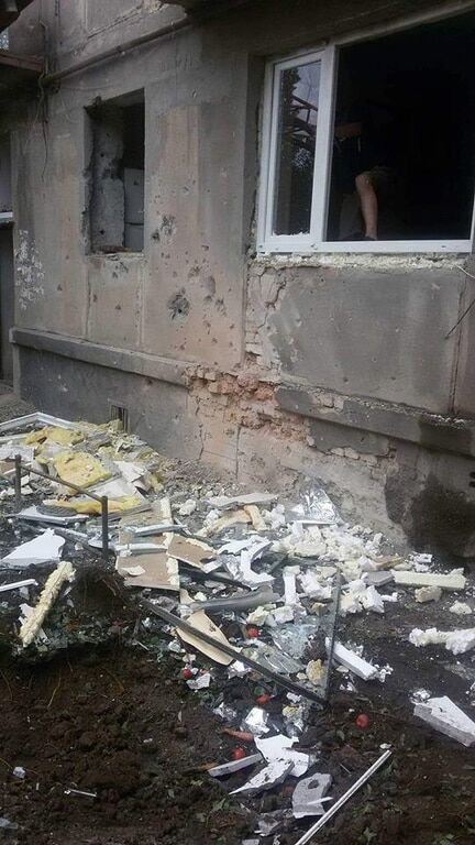 В сети показали последствия мощного обстрела домов мирных жителей на Луганщине