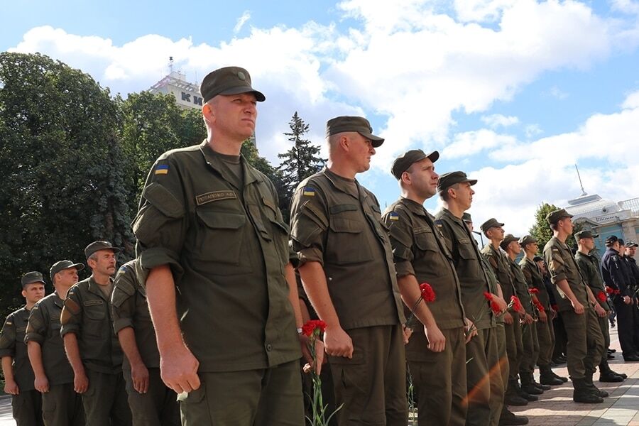 Рік по тому: під Радою вшанували пам'ять загиблих від вибуху гранати нацгвардійців