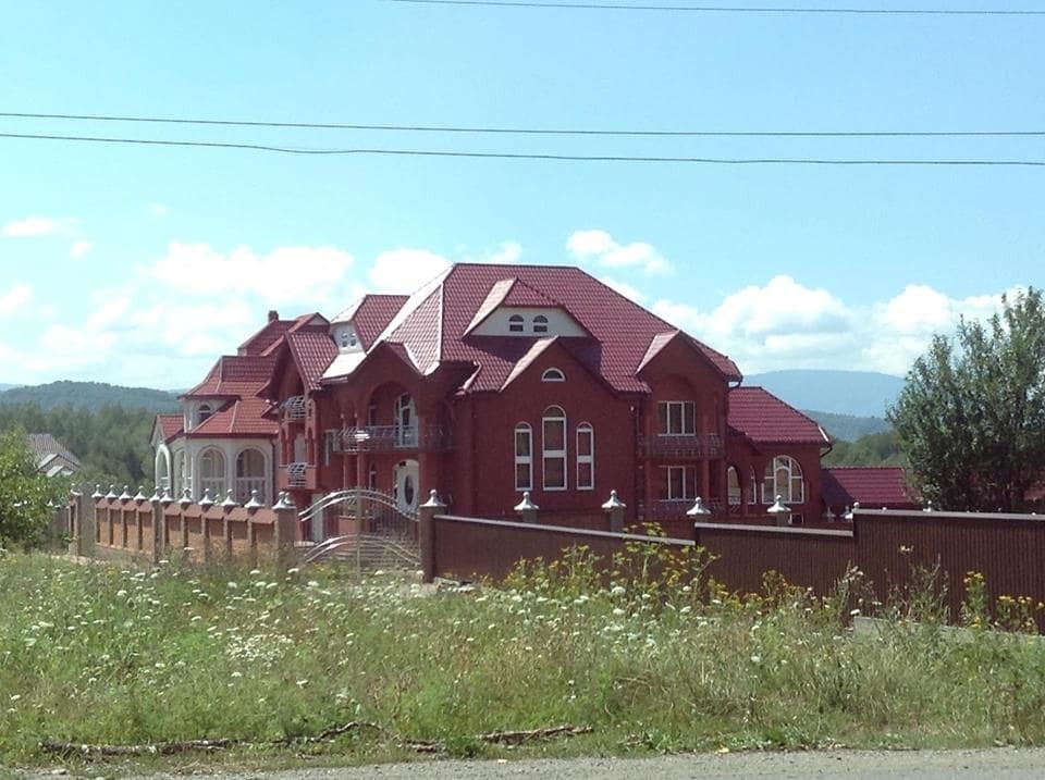 "Отняло дар речи": сеть поразила архитектура села на Закарпатье. Опубликованы фото