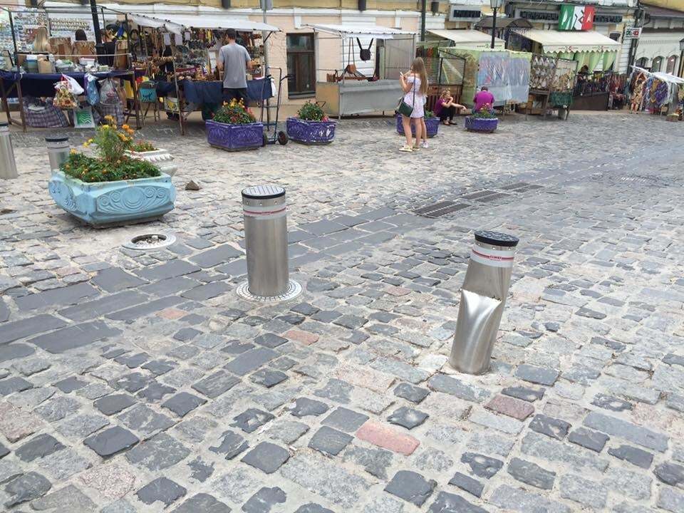 У Києві на Андріївському узвозі знову помітили автохамов