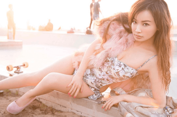 Угадай возраст: японская модель удивила соцсети юным видом