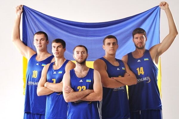Игроки сборной Украины приняли участие в патриотичной фотосессии