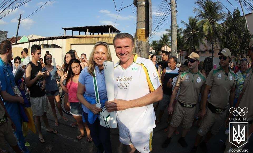 Это неповторимые ощущения: Бубка принял эстафету Олимпийского огня в Рио. Фотофакт