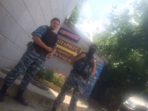 Устроили маски-шоу: в Симферополе ОМОН проводит обыски в крымскотатарском ресторане. Фотофакт