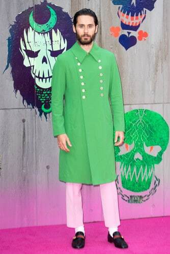 Розовые брюки, зеленое пальто: наряд Джареда Лето вызвал насмешки в соцсетях