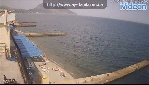 "Ні ногою": кримські пляжі вразили "натовпами" відпочивальників