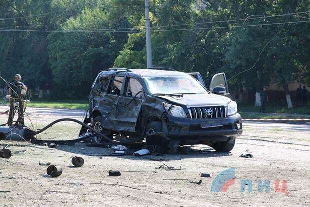 У "ЛНР" підірвали авто Плотницького: всі подробиці замаху, фото, відео