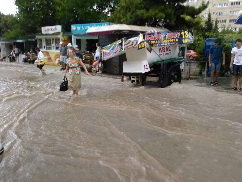 Севастополь утонул: ливень затопил город. Фоторепортаж