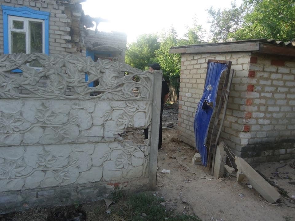 Зруйновано три будинки мирних жителів: з'явилися фото обстрілу Торецька терористами