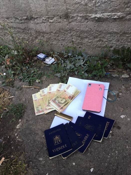 СБУ накрыла схему незаконной выдачи паспортов жителям оккупированного Донбасса. Опубликованы фото