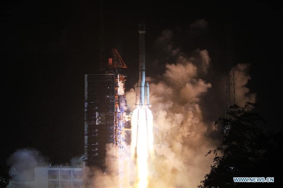 Китай успешно запустил первый спутник мобильной связи. Опубликованы фото, видео