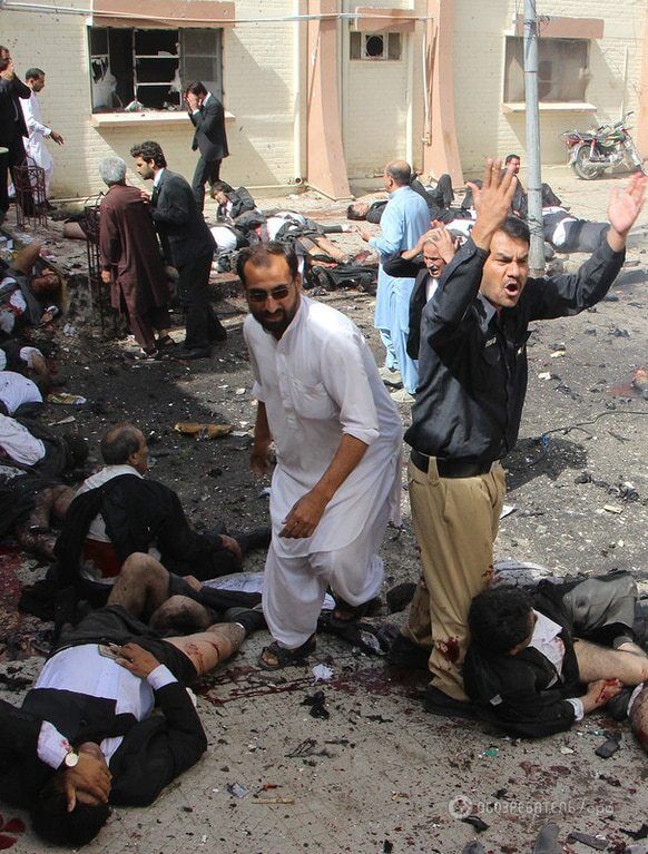 Кровавый теракт в Пакистане: количество жертв достигло 93 человек