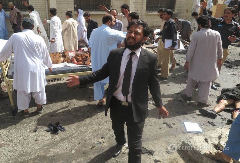Кровавый теракт в Пакистане: количество жертв достигло 93 человек. Фоторепортаж и видеофакт
