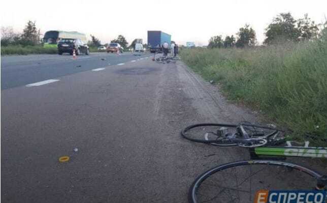 Стали известны подробности жуткого ДТП под Киевом: фото сбитых велосипедистов
