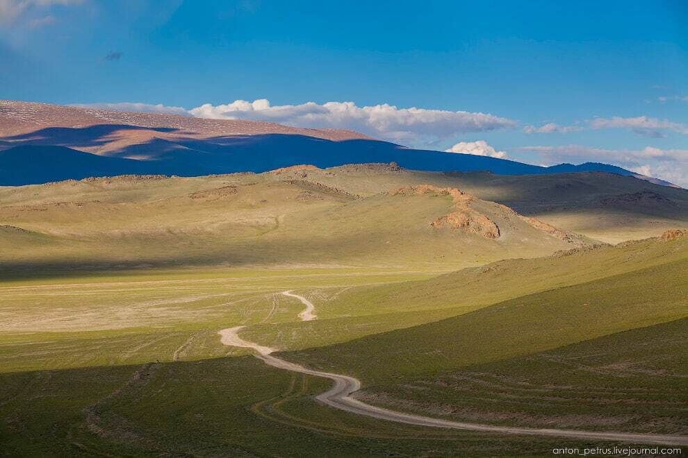 Среди зеленых холмов: потрясающие пейзажи Монголии