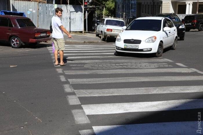 Недокреативили: в Одессе удивили необычными пешеходными переходами. Опубликованы фото