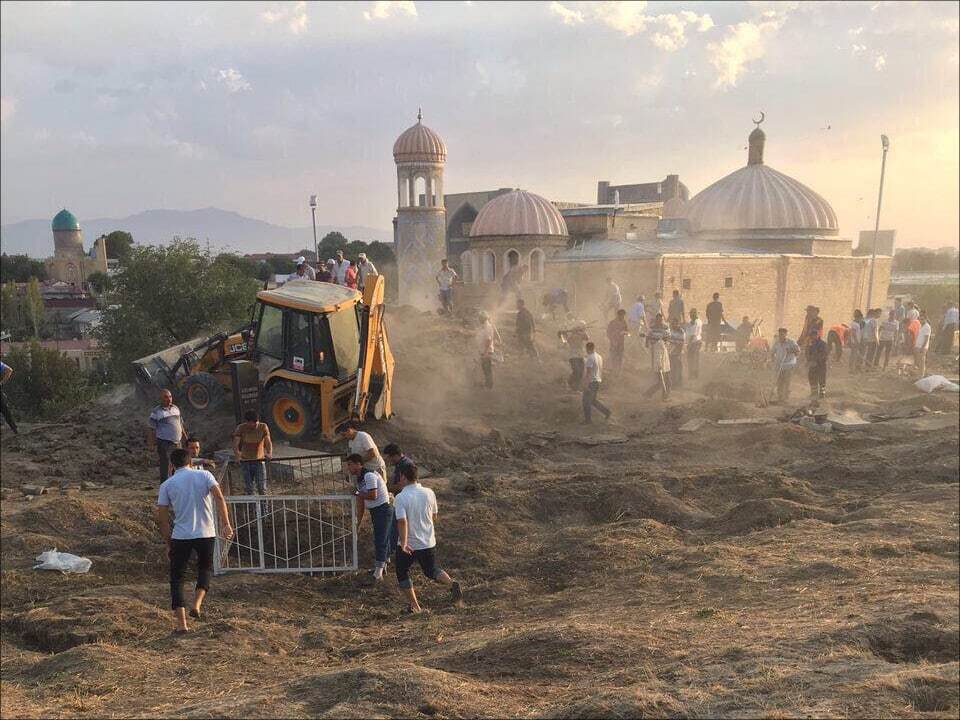 "Каримов Шредингера": узбекские СМИ рассказали о готовящихся похоронах "живого" президента. Опубликованы фото