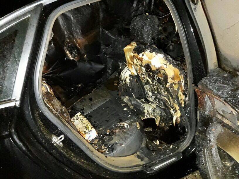 Ремонту не подлежит: в Сумах сожгли элитный депутатский автомобиль. Опубликованы фото