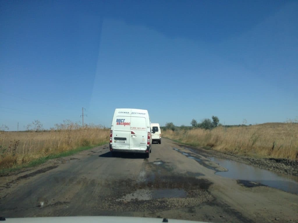 "Водители сатанеют": журналист показал адскую трассу, на которой пропиарился Саакашвили. Фоторепортаж