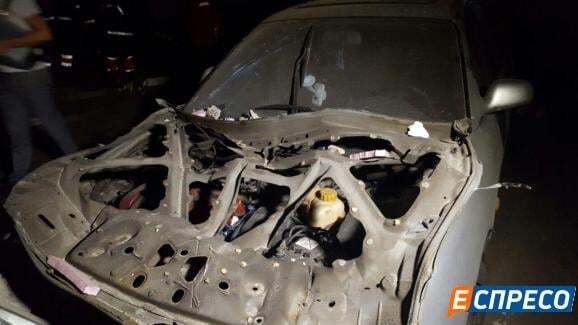 В Киеве на Подоле взорвался гараж: есть пострадавшие. Фотофакт