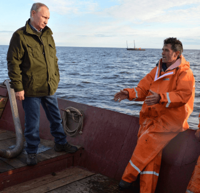 Рибалки в чистому одязі та юшка: соцмережі посміялися над відпочинком Путіна і Медведєва на острові Липно