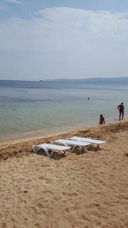 Отдыхать одиноко: в сети появились новые фото безлюдных пляжей Крыма