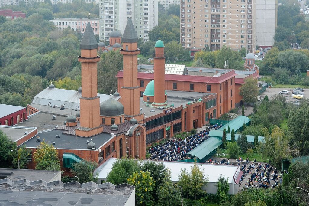 Тисячі мусульман заполонили вулиці Москви: у мережі показали фото святкування Курбан-байраму