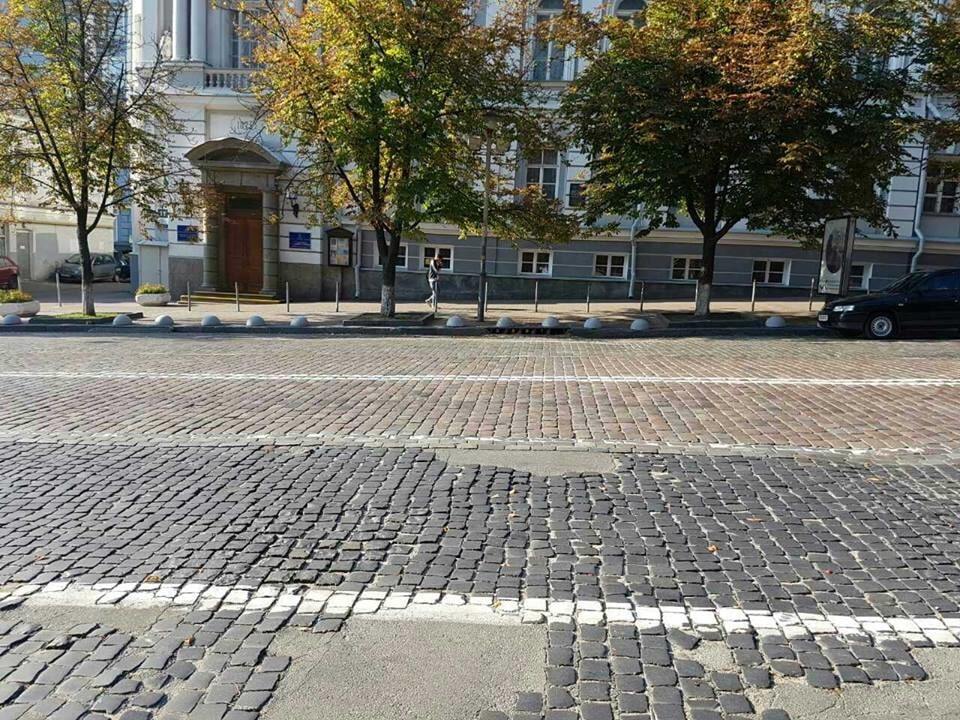 Стоп, автохам: в центре Киева появилось еще 150 полусфер
