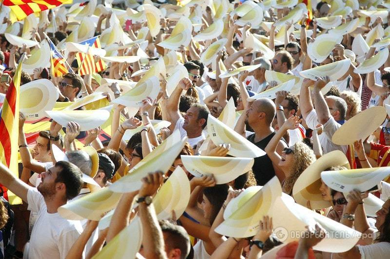 В Каталонии прошли масштабные шествия сепаратистов: опубликован фоторепортаж