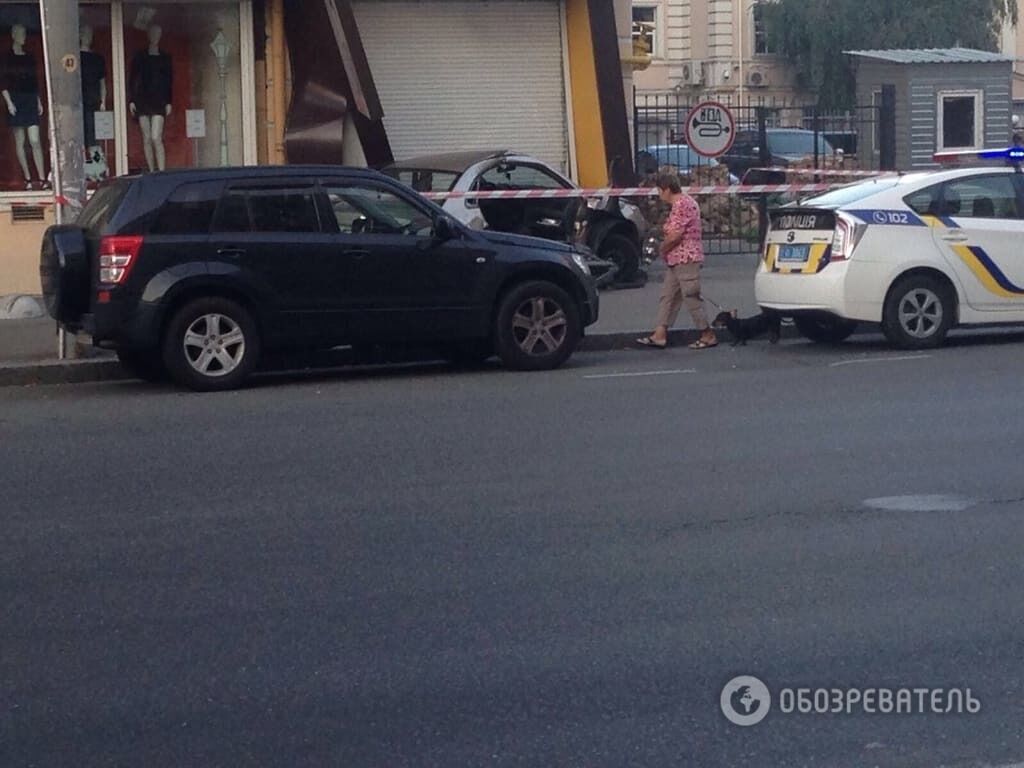 В центре Киева авто патрульных протаранило такси, есть пострадавшие: опубликованы фото