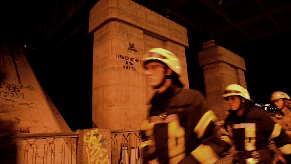 Пожежники не могли розпочати гасіння: у Києві горів недобудований міст через Дніпро