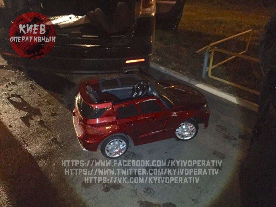 У Києві п'яний водій розбив три авто на світлофорі