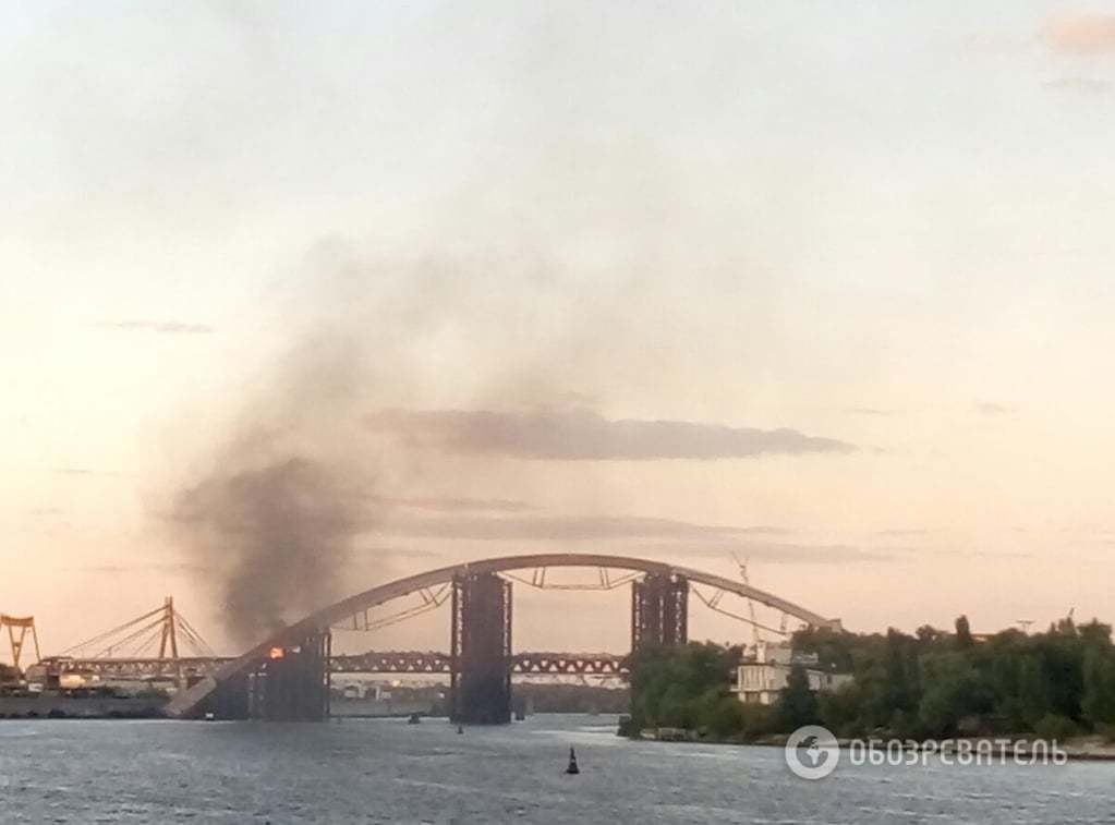 Не могли начать тушение: в Киеве горел недостроенный мост через Днепр