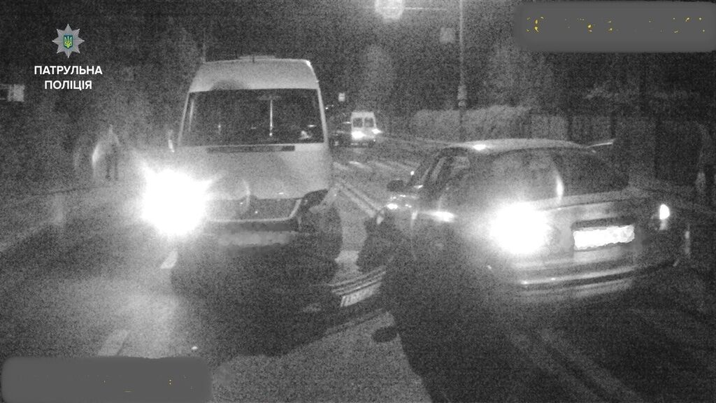 В Запорожье пьяный водитель врезался в маршрутку с пассажирами
