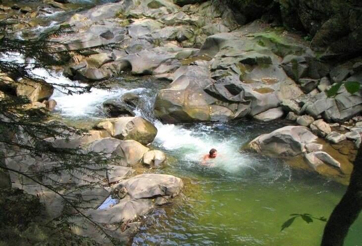 "Блакитна лагуна" у Карпатах: дивовижне маловідоме місце