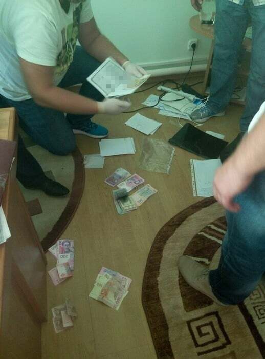 СБУ поймала на взятках сотрудников центра МВД