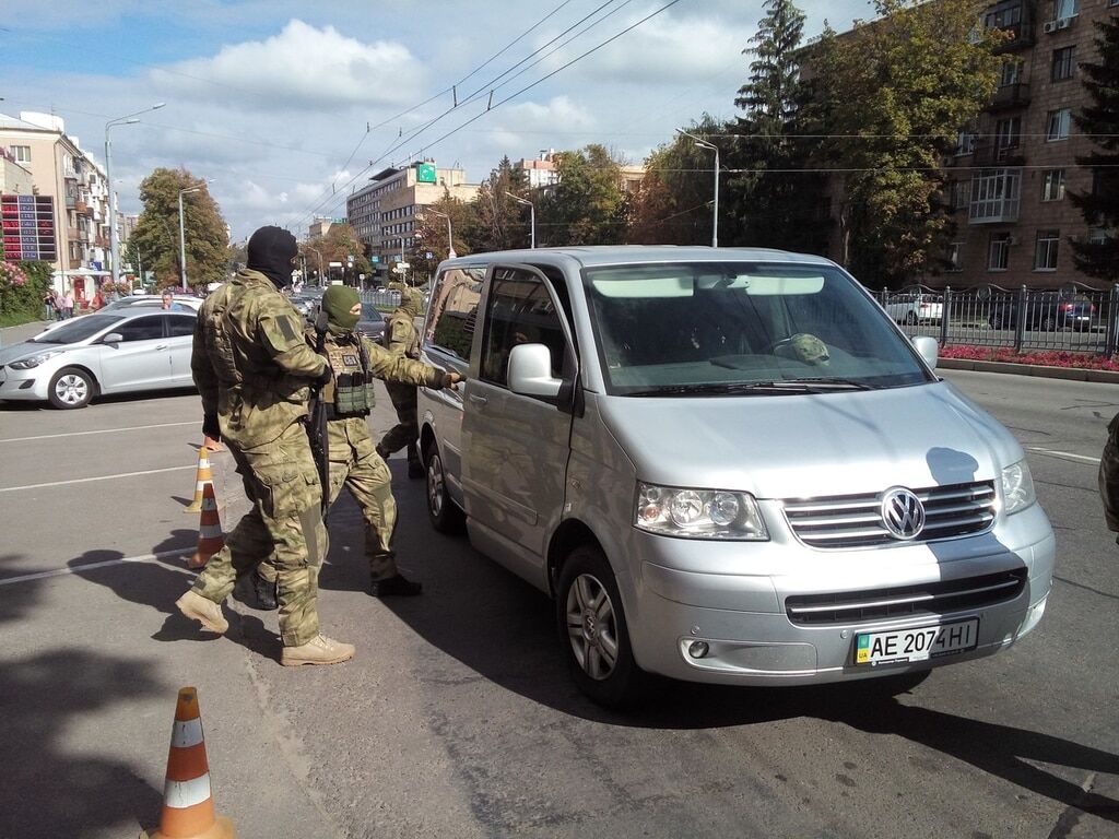 Вийшли з порожніми руками: силовики завершили обшуки у Кернеса