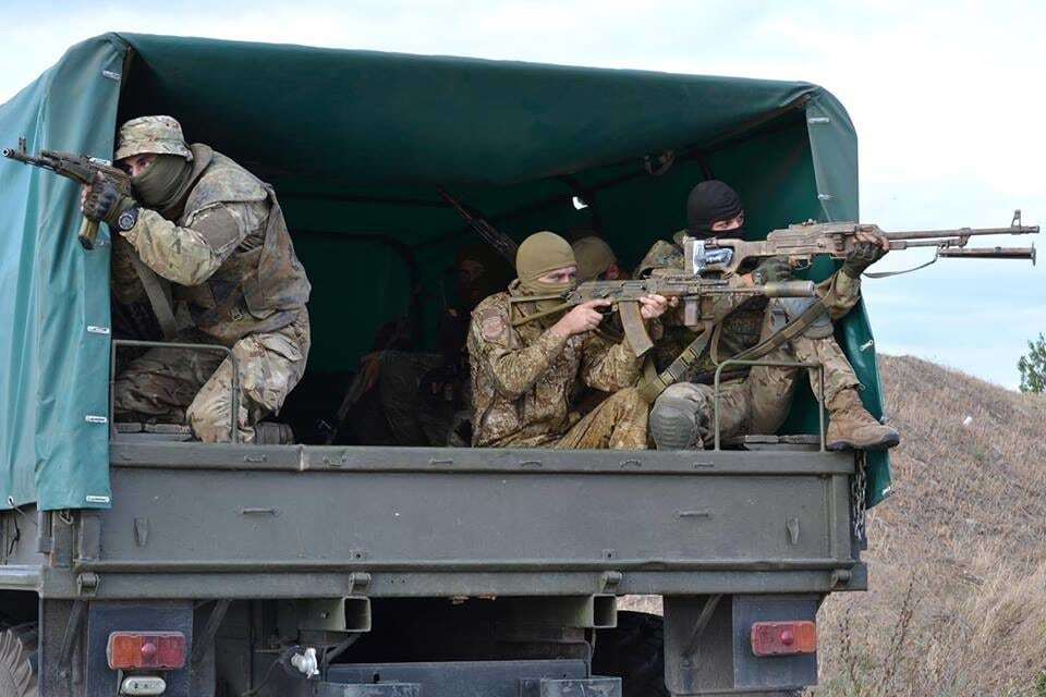 Высадка, штурм и эвакуация: в штабе АТО показали учения украинских спецназовцев. Опубликованы фото