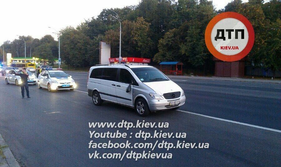 ДТП у Києві: потерпілий перебігав дорогу через шість смуг