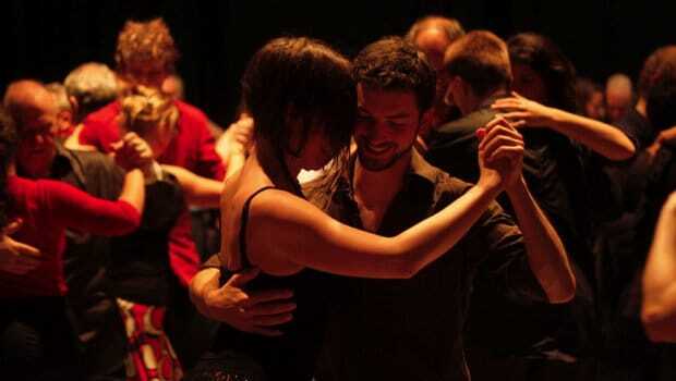 Плюс флирт и новые друзья, минус килограммы: 4 причины немедленно заняться танцами 