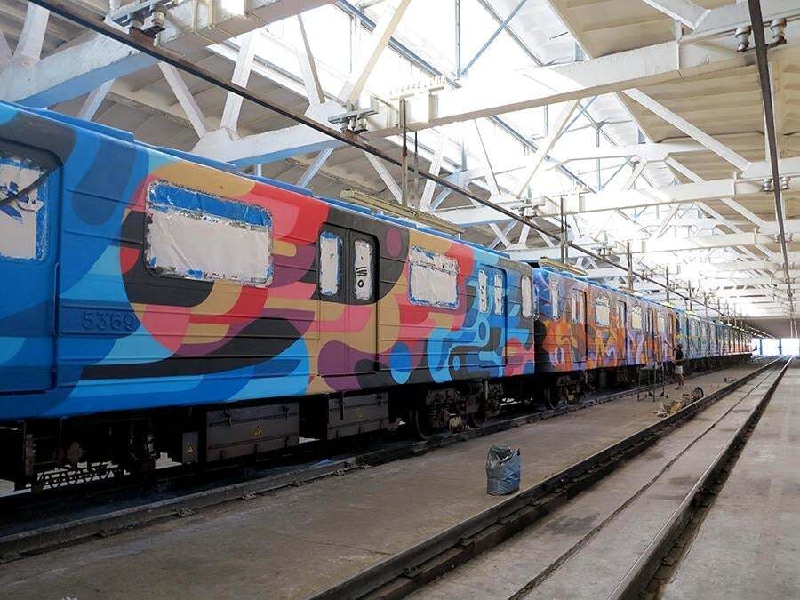 В Киеве "нарисовали" еще один поезд-мурал