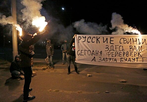"Русские свиньи, здесь вам не рады": в Киеве ночью обстреляли посольство РФ